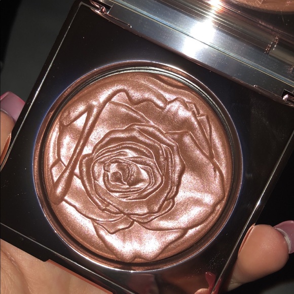 High end makeup bundle - Picture 2 of 3